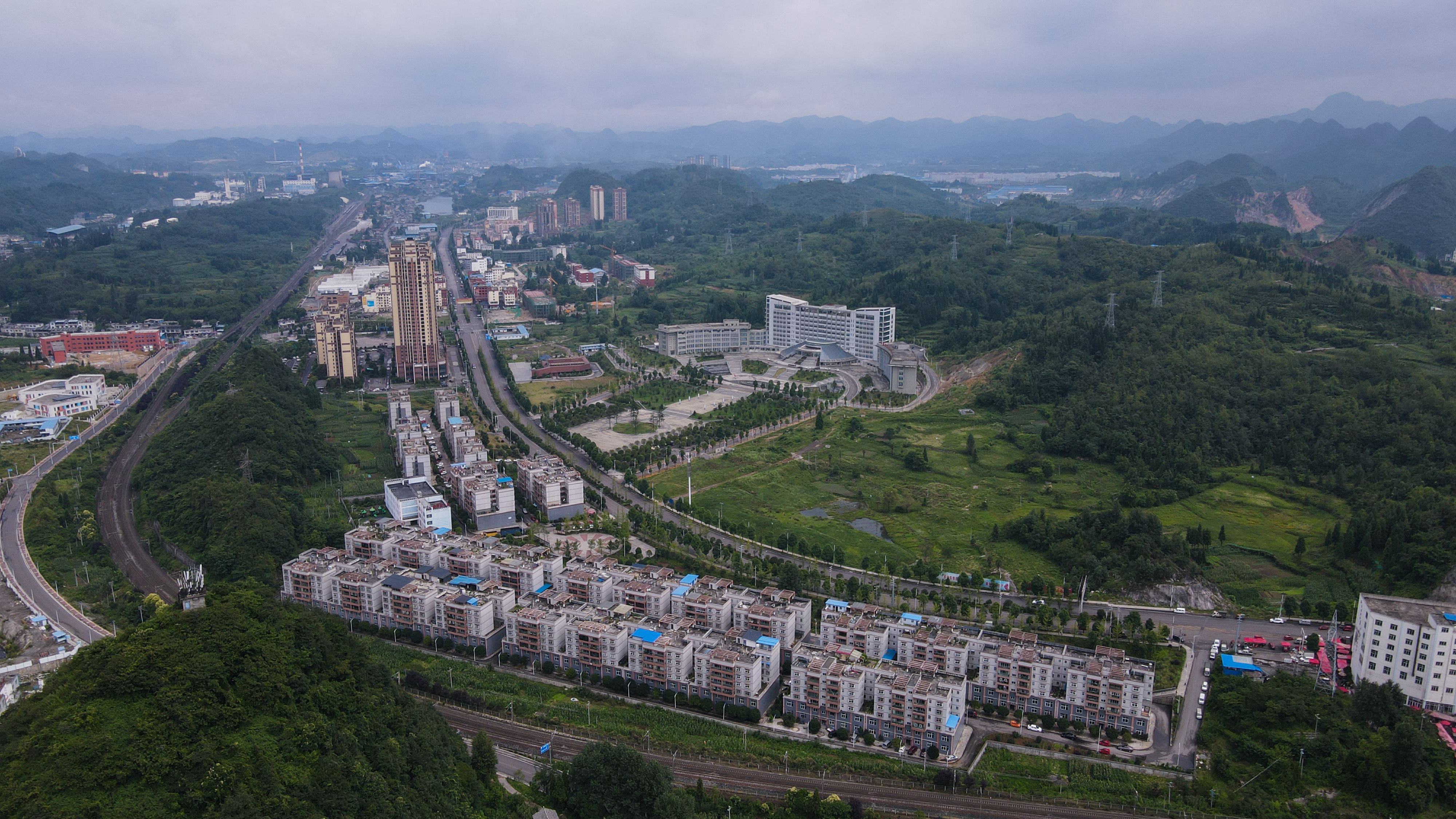 这是位于六盘水市的贵州水城经济开发区(7月17日摄,无人机照片).